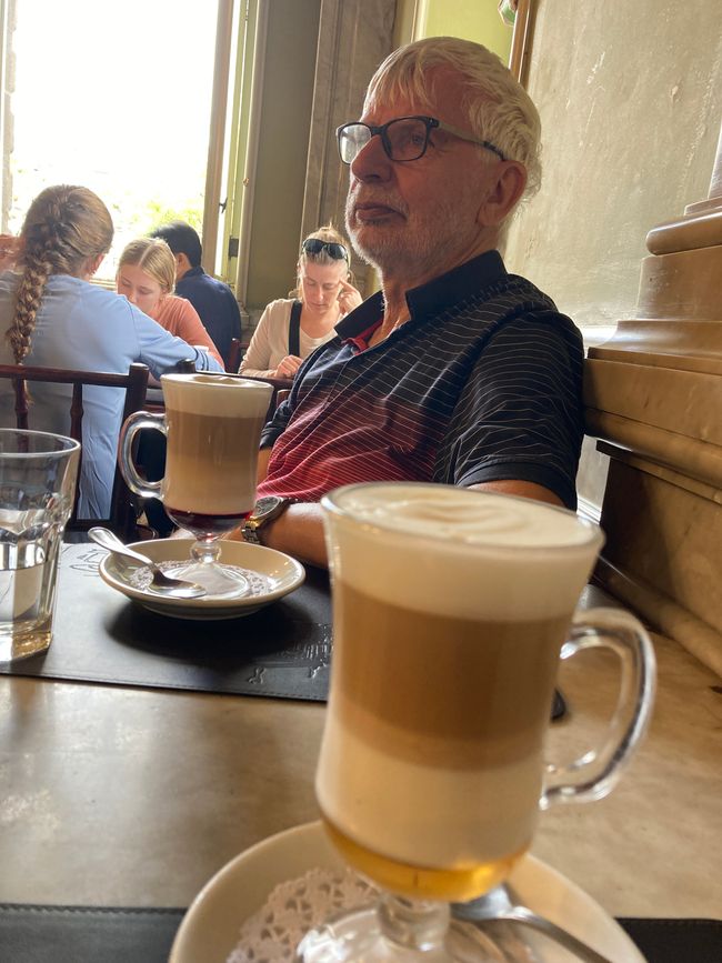 Im Café de teatro mit wunschschönen Kaffeespezialitäten