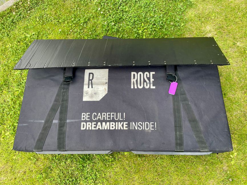 Gereinigt, gepolstert und liebevoll verpackt - einmal heile nach Berlin Bitte! 