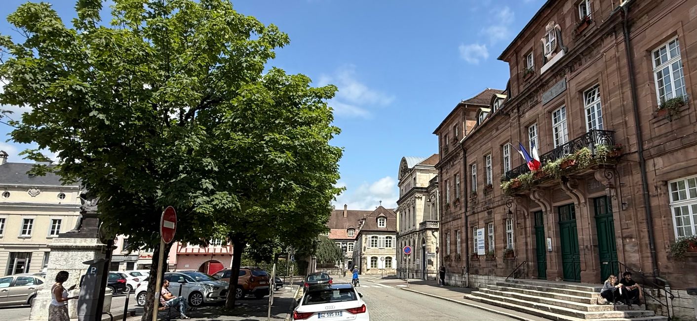 in Pl. Saint-Martin, l'Hôtel de Ville