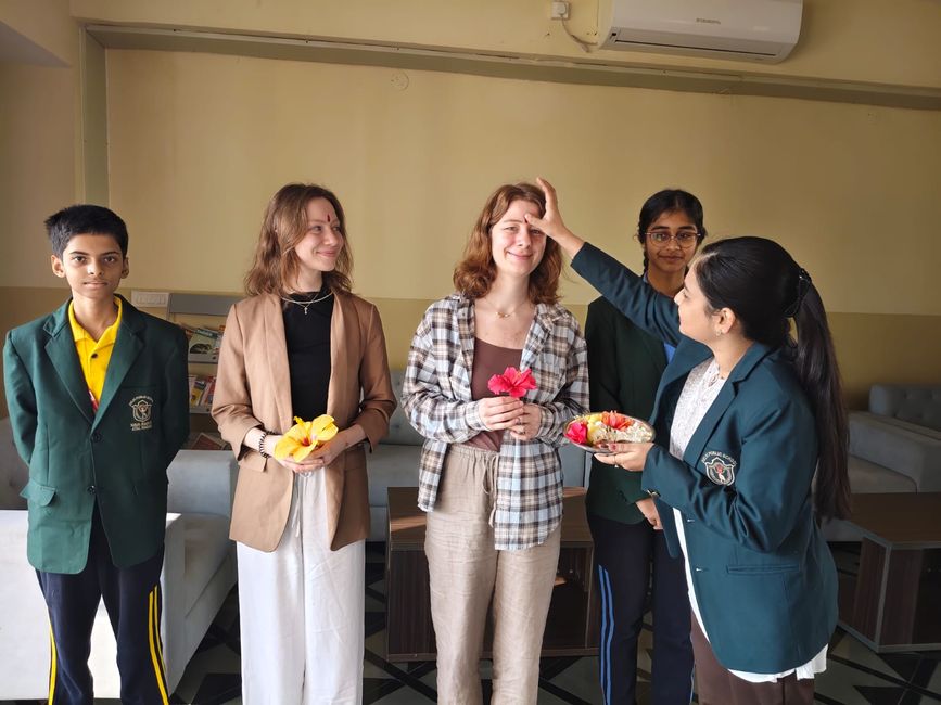 Wir erkunden die Schule und anstatt zu unterrichten, gehen wir auf ungeplante Missionen - Woche 2