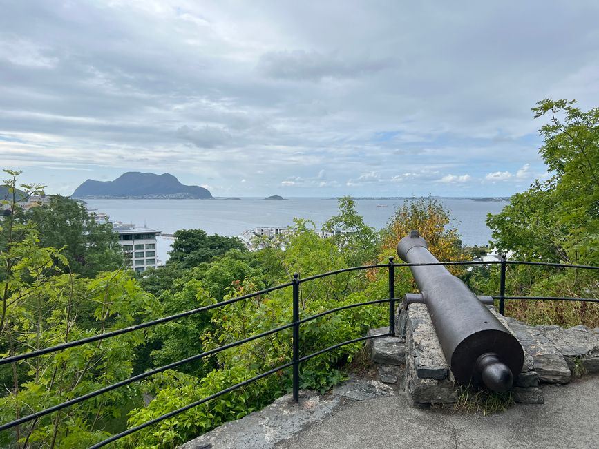 Tag 17: Ålesund – Ein Parkhaus im Berg und das deutsche Paradoxon