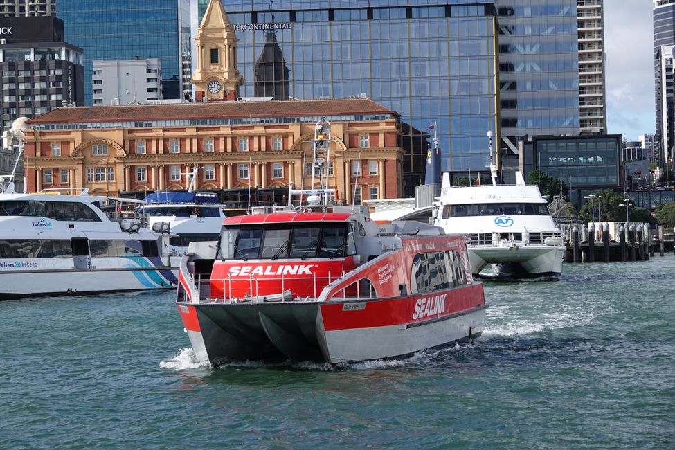 Start im Ferry Terminal von Auckland