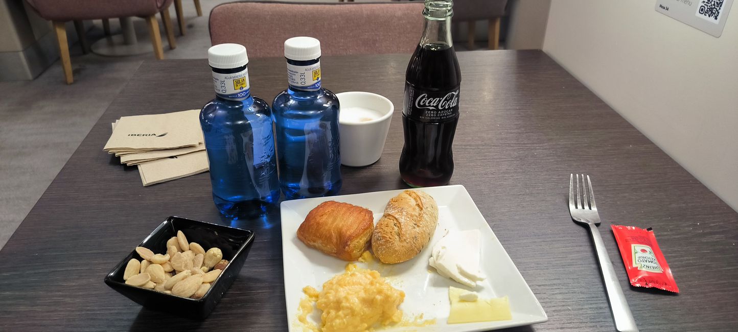 Small breakfast in the business lounge 