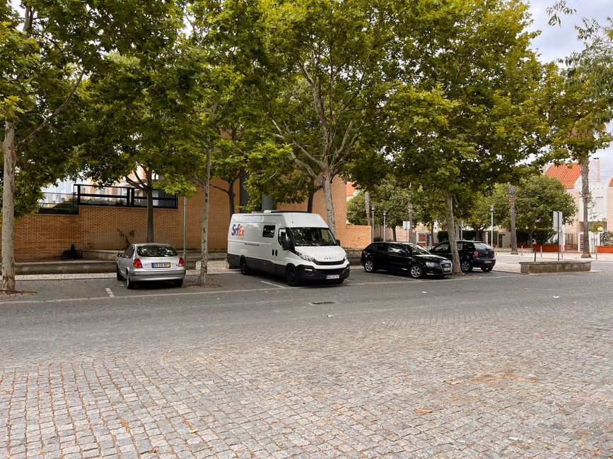 So parkt man unauffällig in Lissabon für das Festival - wir hatten danach eine ruhige Nacht (bis 8 Uhr morgens, siehe Blog)