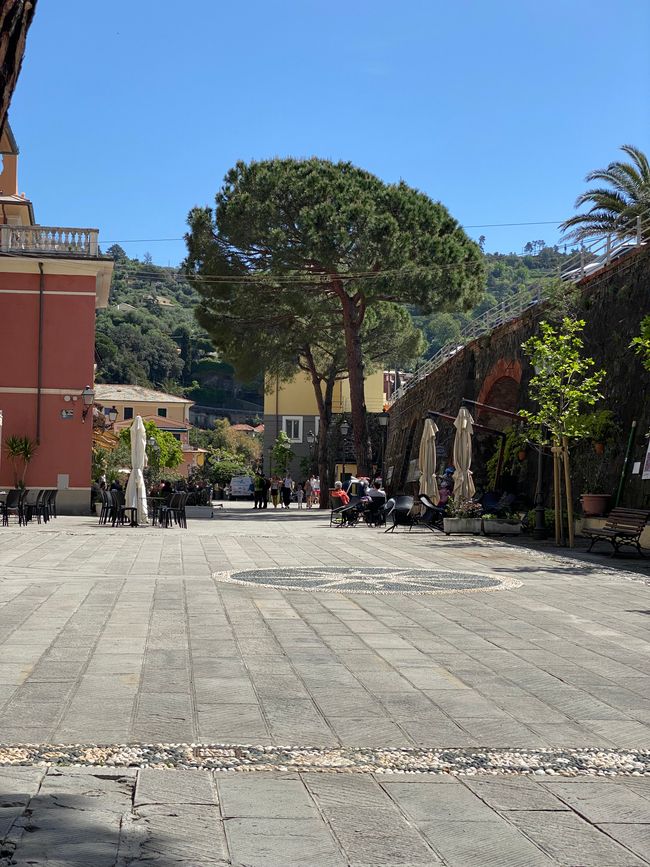 Quiet street in Bonassola. 