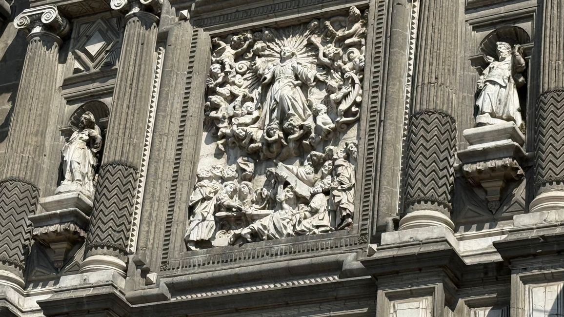 Puerta principal de la catedral