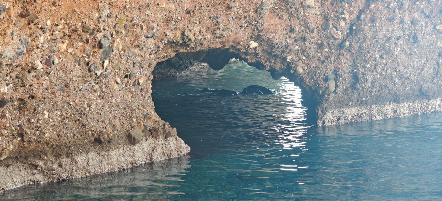 Höhle am Staousa Beach