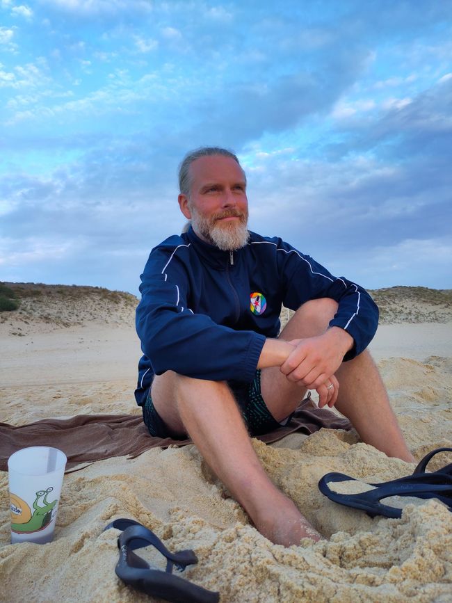 Repair, clear the deck and back to the beach