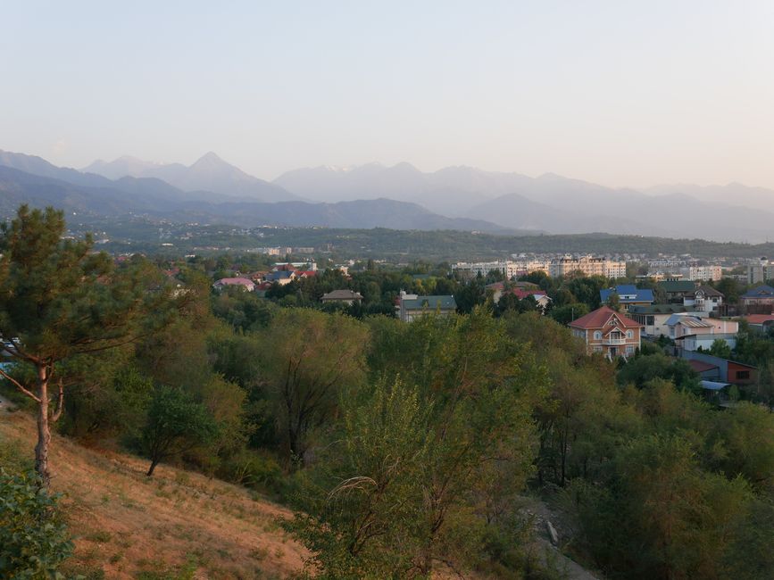 Almaty a la luz de la tarde