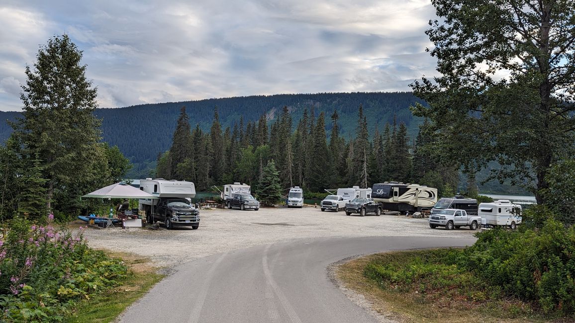 Tag 16: Stewart,BC / Hyder,AK - Meziadin Lake: Bear Stalemate