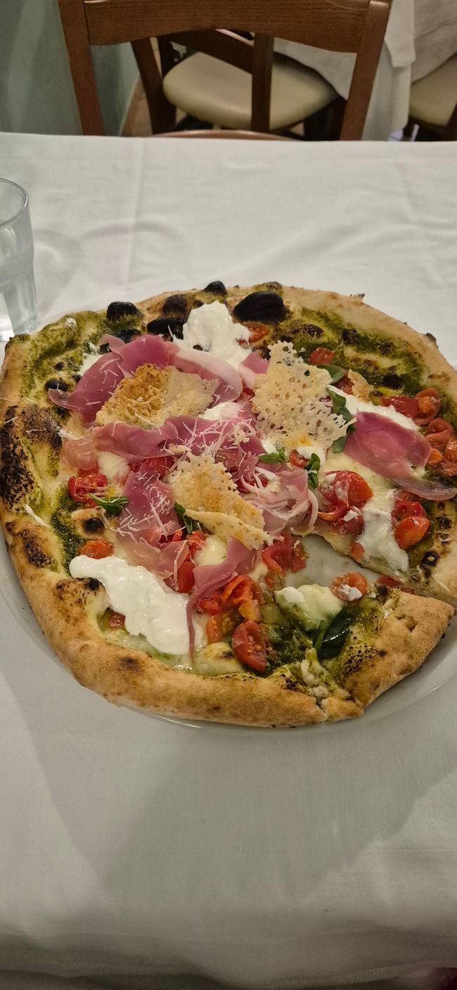 Pizza en la pizzería más antigua del mundo