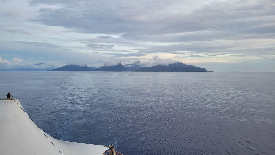 Mo’orea – gewaltige Bergzinnen empfangen und verabschieden uns