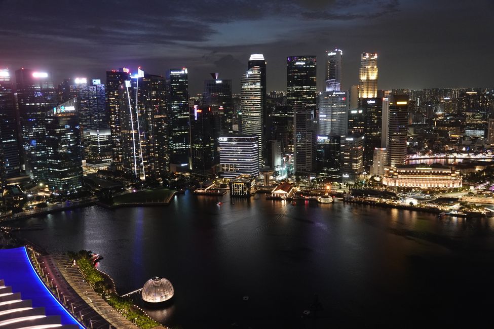 Auf dem SkyDeck des Hotels Marina Bay Sands