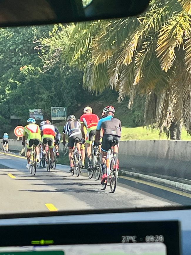 Radfahrer auf der Autobahn 🤣