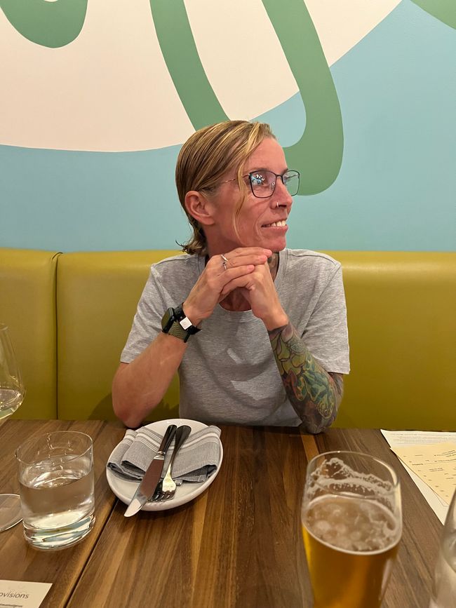 Abends nach Downtown Las Vegas, um in ein bei den Einheimischen beliebtes Restaurant zu gehen 