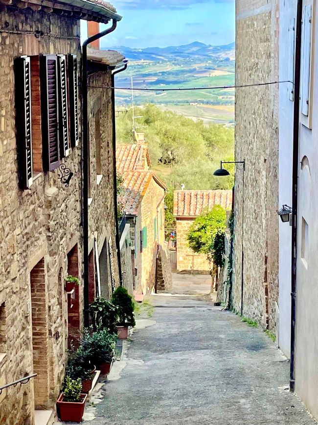 Ein Blick durch die Gassen ist gleichzeitig ein Blick auf die Landschaft.