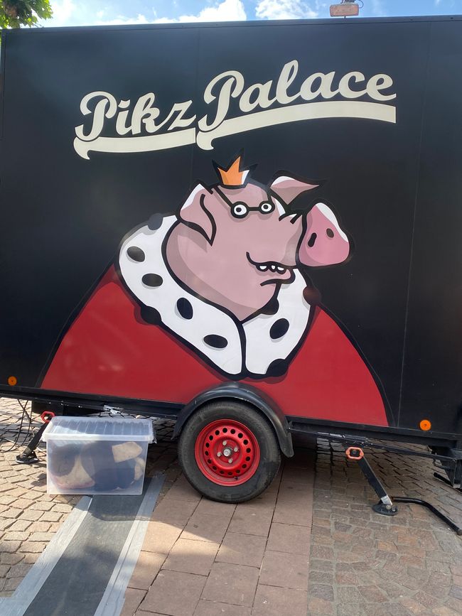 Das ist der schöne Metzgerwagen der Boucherie Bacul
