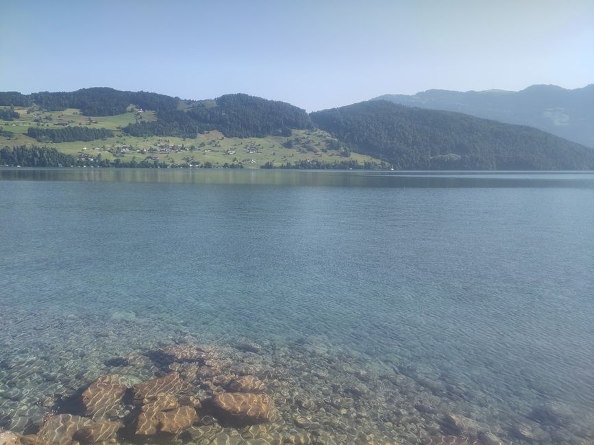 überall glasklares Wasser