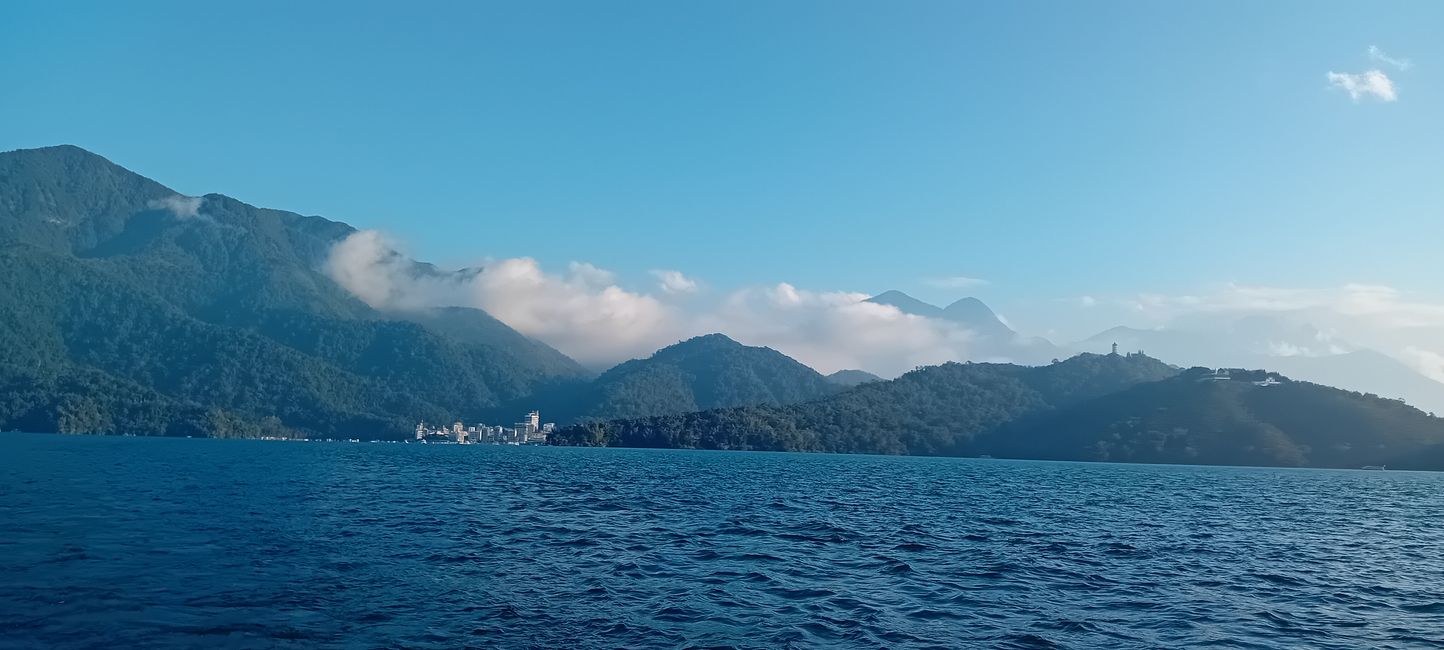 Lac Sun Moon