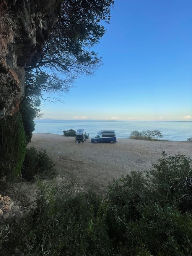 Nuestro lugar de estacionamiento en la playa de Ragia