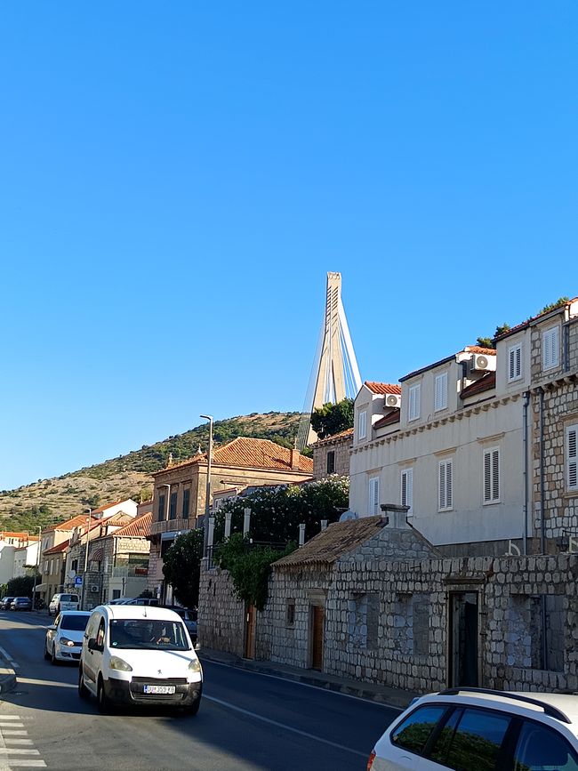 Strasse von Dubrovnik mit der Franjo-Tudman-Brücke