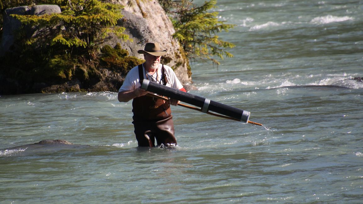 Day 26: Chilkoot River - a big bear show & photoshoot with 'Lulu'