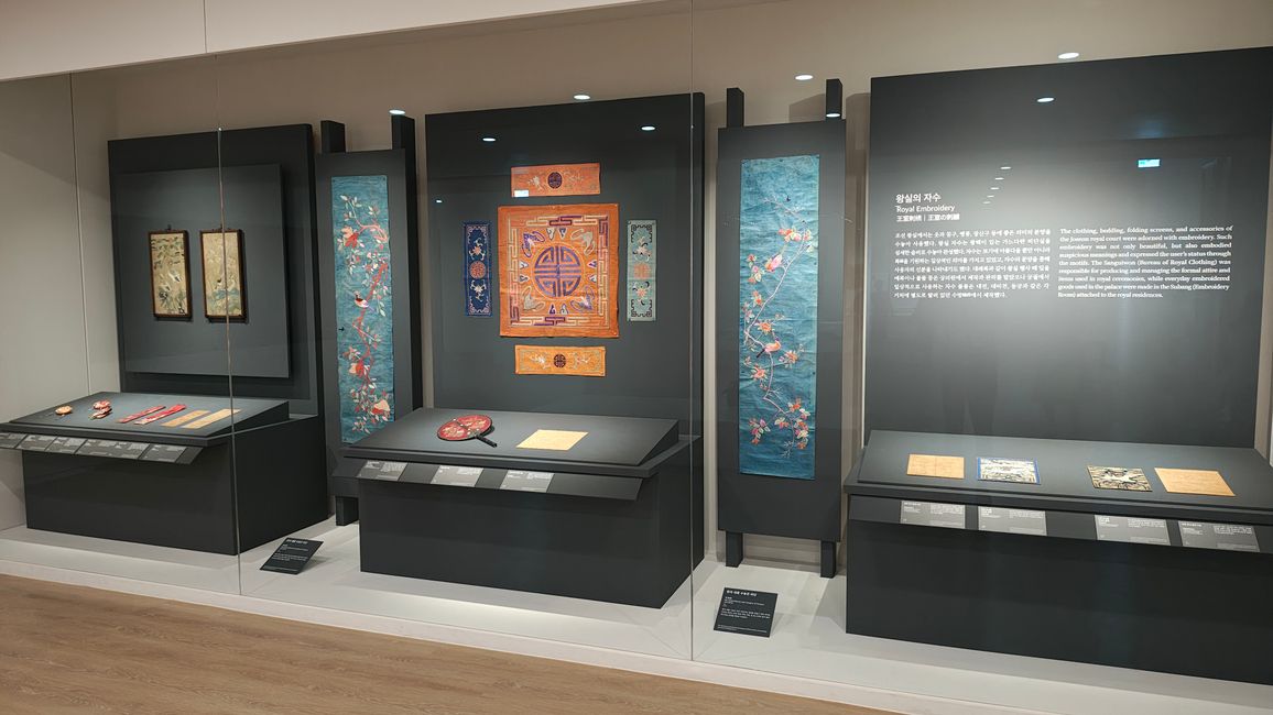 Bestickte Seidenstoffe