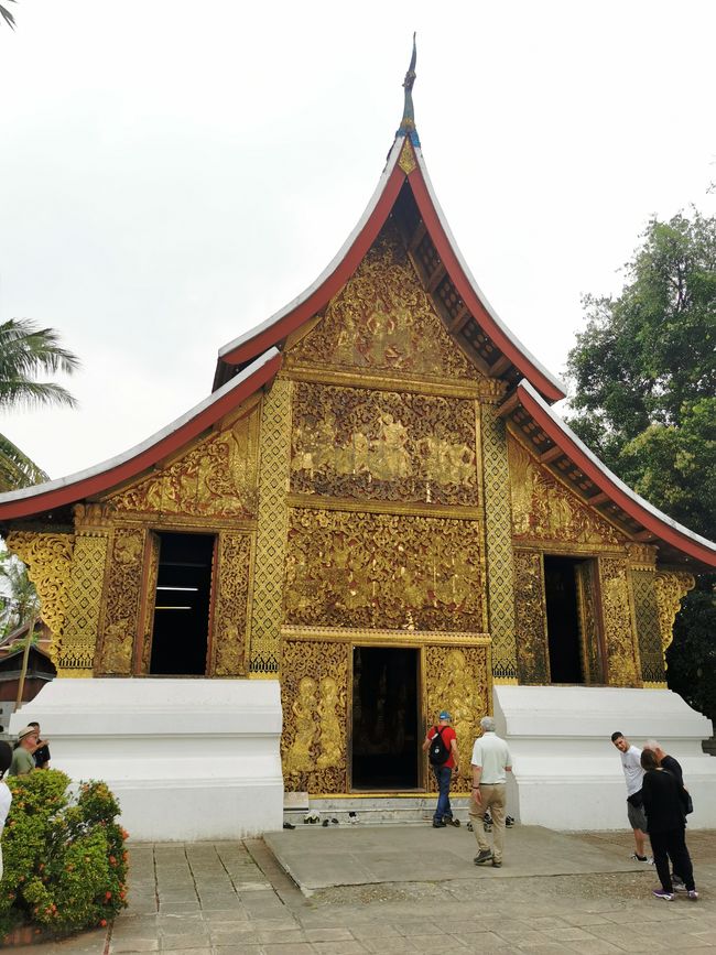 Entry to Laos - first temple tour through Luang Prabang