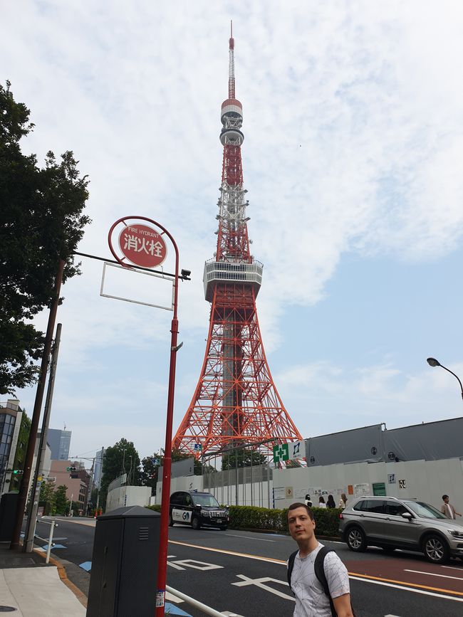 Questo è il Tokyo Tower, nel caso non si notasse accanto a me.