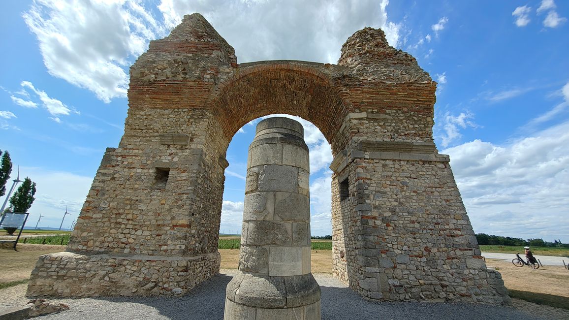 Heidentor con contorno delle dimensioni originali