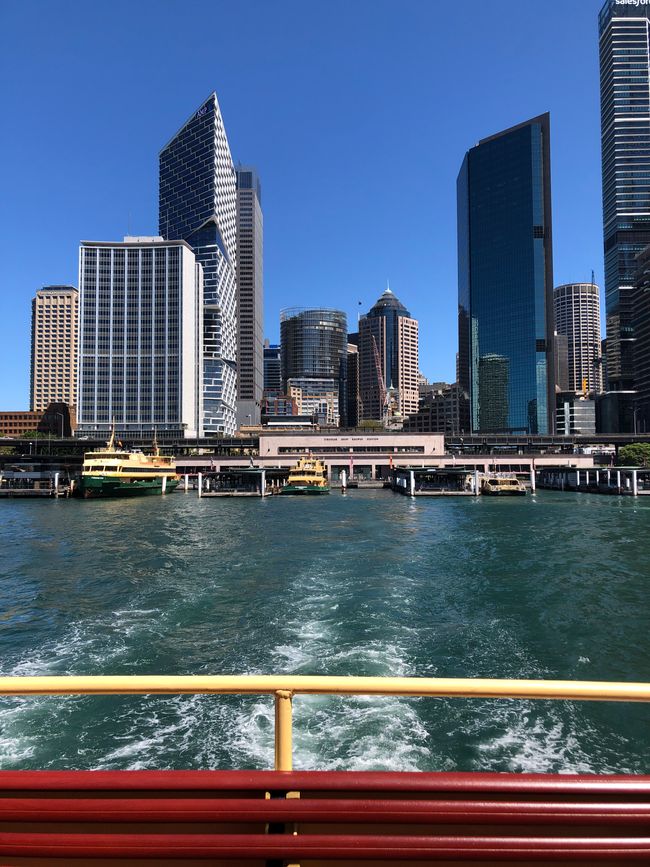 Con la Ferry 8 si parte da Circular Quay ...