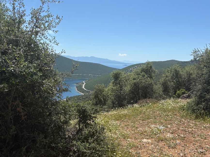 ....gran día con pueblo montañés y localidad costera....