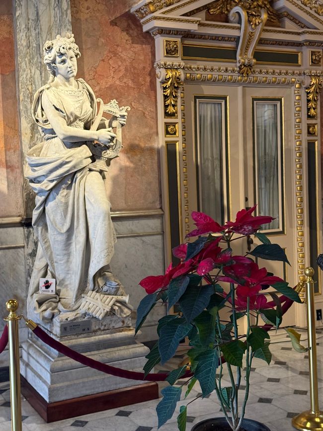 Im Foyer des Teatro Nacional