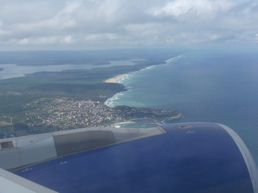 Der Flieger macht nach dem Start eine Schleife über das Schwarze Meer 