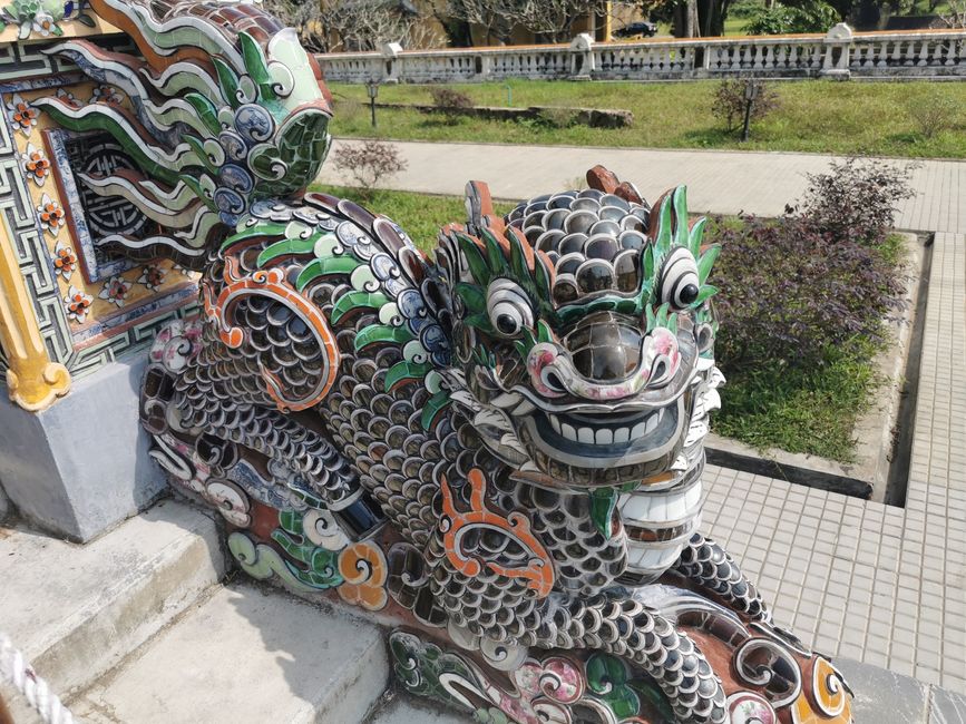 ... tumba del emperador Khai Dinh ...