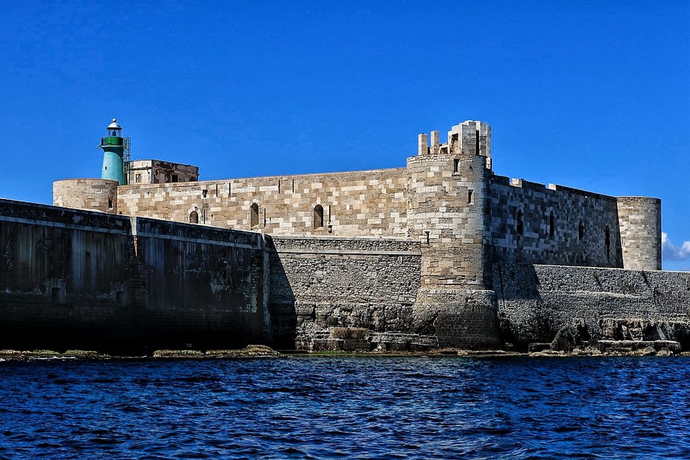 Friedrich II. Castello Maniace von 1232, das Castello wurde zum Schutz der Hafeneinfahrt von Syrakus/ Ortygia genutzt.