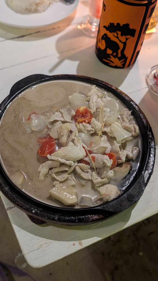 Pools und Strandliegen