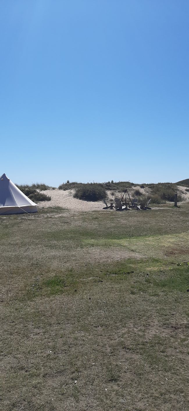 Glampingzelte und Feuerstelle 