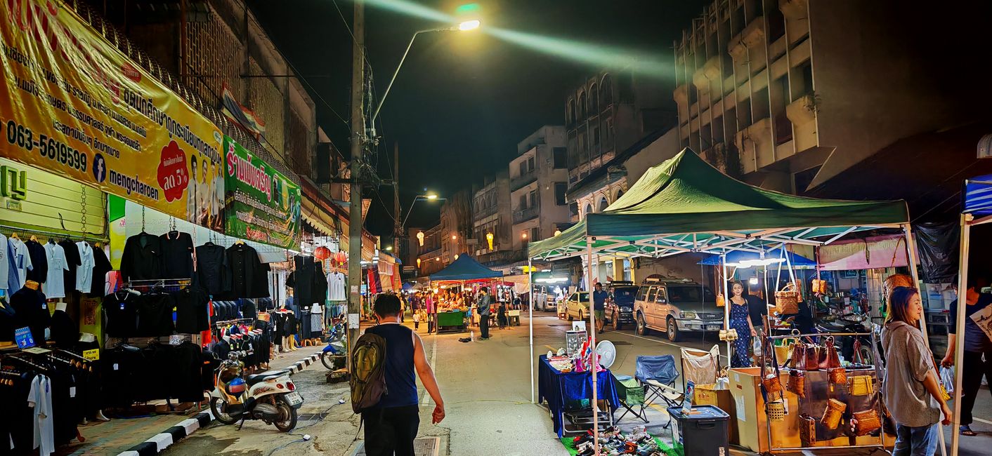 und ein kleiner Nachtmarkt 