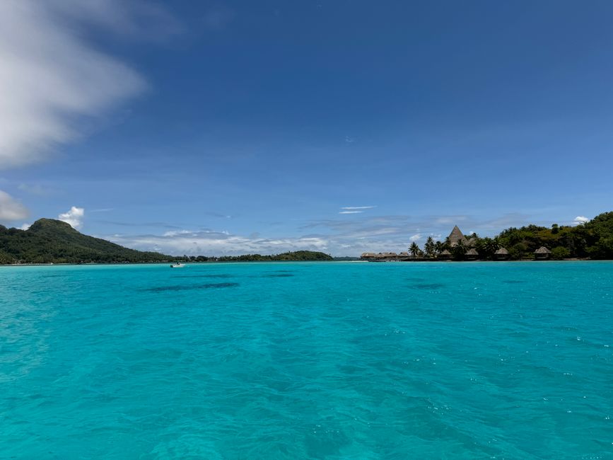 2023-12-28  Bootstour rund um Bora Bora