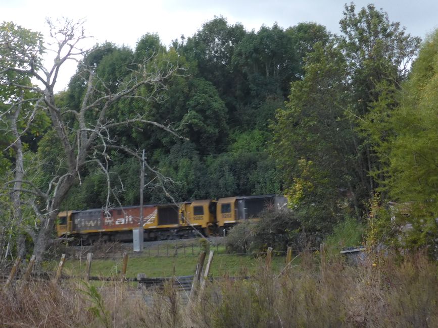 Parallel der Eisenbahn