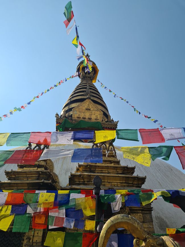Das Swayambhunath Stupa von vorne.