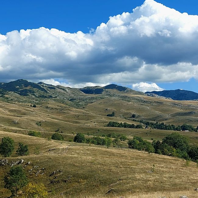 Un viaje de superlativo: a través de las montañas en Montenegro