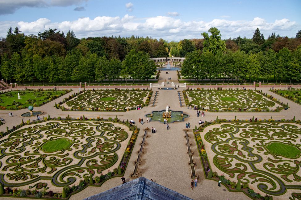 Barockschloss mit Prachtsgarten