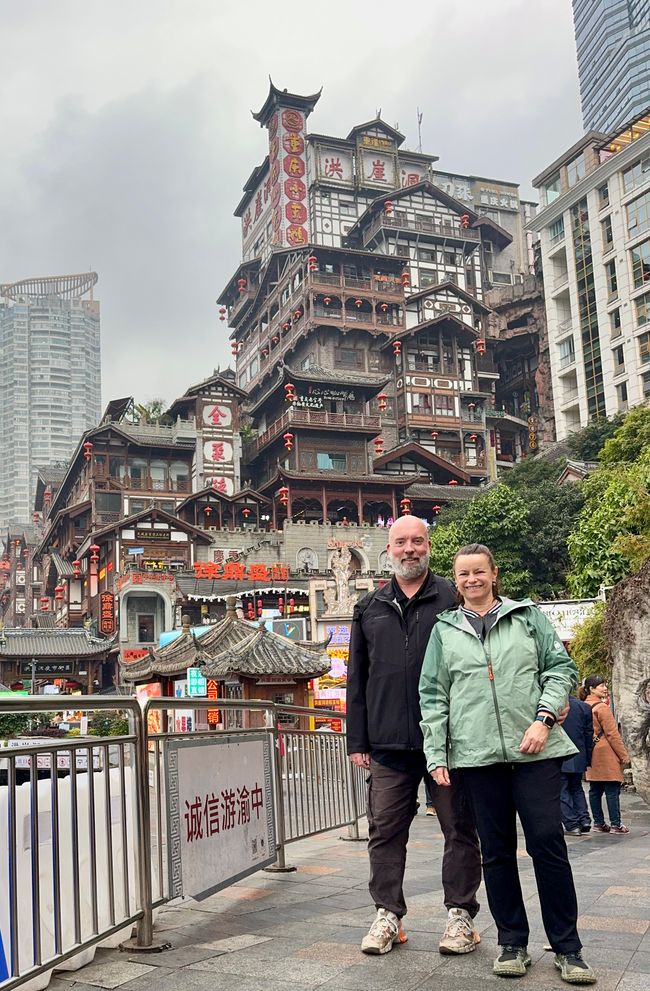With the Bullet Trains 🚅
CHINA 🇨🇳 & JAPAN 🇯🇵 Discovering      
Part 3: Chongqing