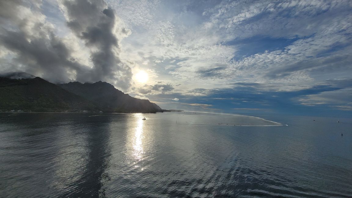 Mo’orea – gewaltige Bergzinnen empfangen und verabschieden uns