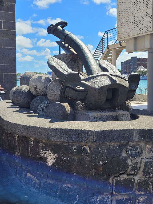Día 132 de 175: Crucero alrededor del mundo - Puerto Luis/Mauricio - ruta modificada - gran desvío de las zonas de crisis