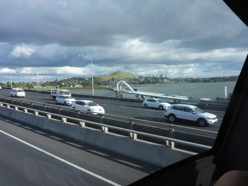Über die weiße Brücke bin ich letzte Woche geradelt
