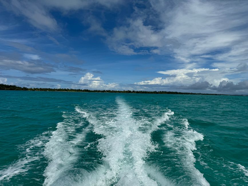 2023-12-28 Boat tour around Bora Bora