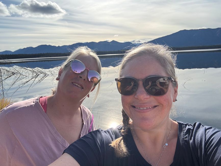 Tag 6 - 🐿️ T-Shirt-Wetter, Stachelschwein-Stau & „Closed for Season“ – unser zweiter Tag auf der Canol Road